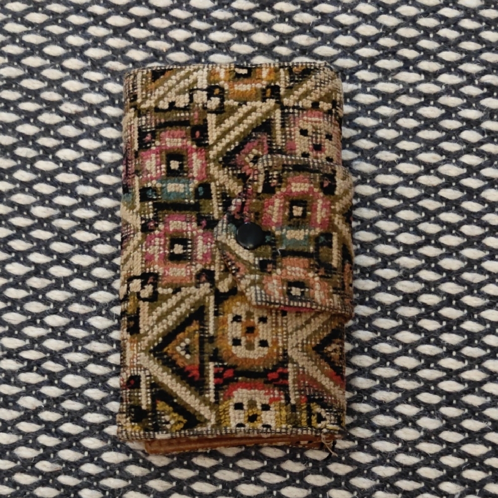 Vintage 60s Wallet Floral Carpet Bag Tapestry trifold snap Cottagecore